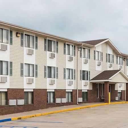 Amerihost Inn&Suites Kingdom City Exterior foto