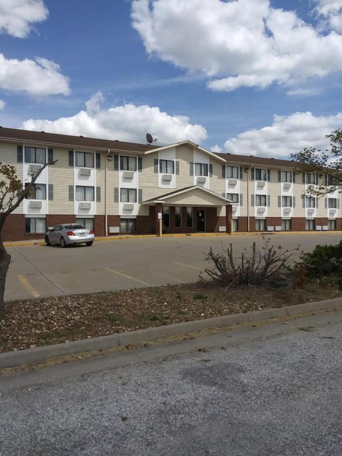 Amerihost Inn&Suites Kingdom City Exterior foto