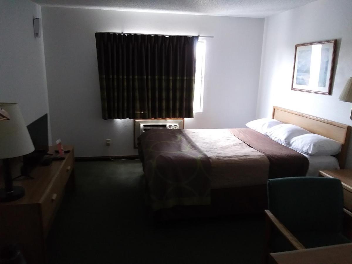 Amerihost Inn&Suites Kingdom City Exterior foto