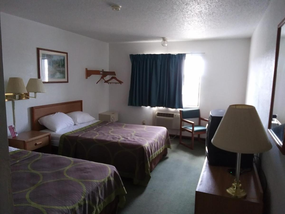 Amerihost Inn&Suites Kingdom City Exterior foto