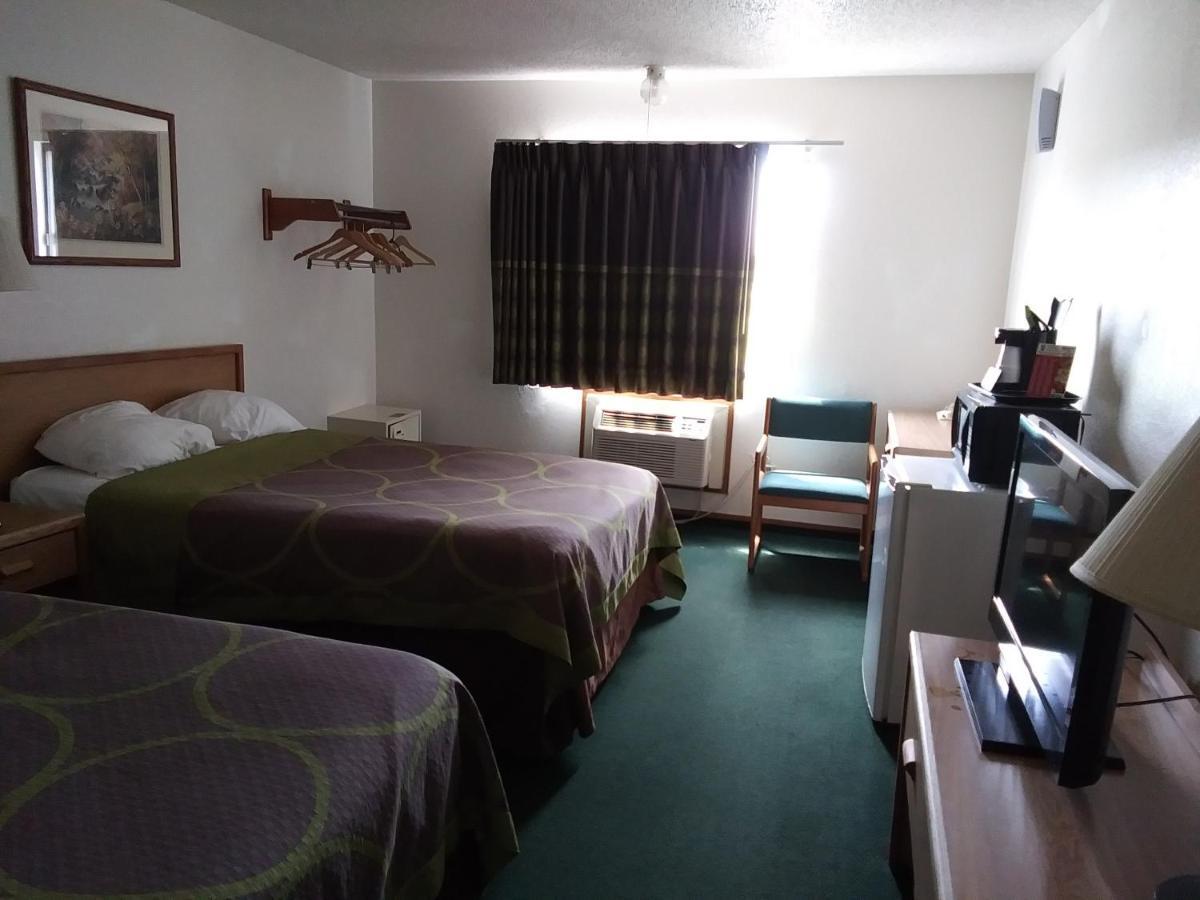 Amerihost Inn&Suites Kingdom City Exterior foto