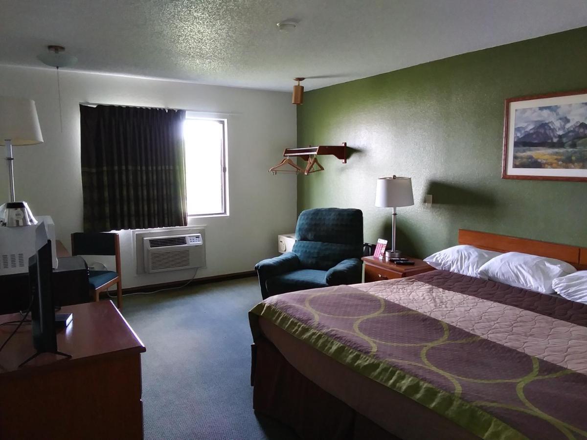 Amerihost Inn&Suites Kingdom City Exterior foto